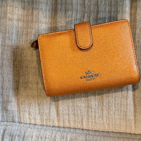 Coach Tangerine Textured Wallet like new, zippercompartment credit card ID area - Picture 8 of 8